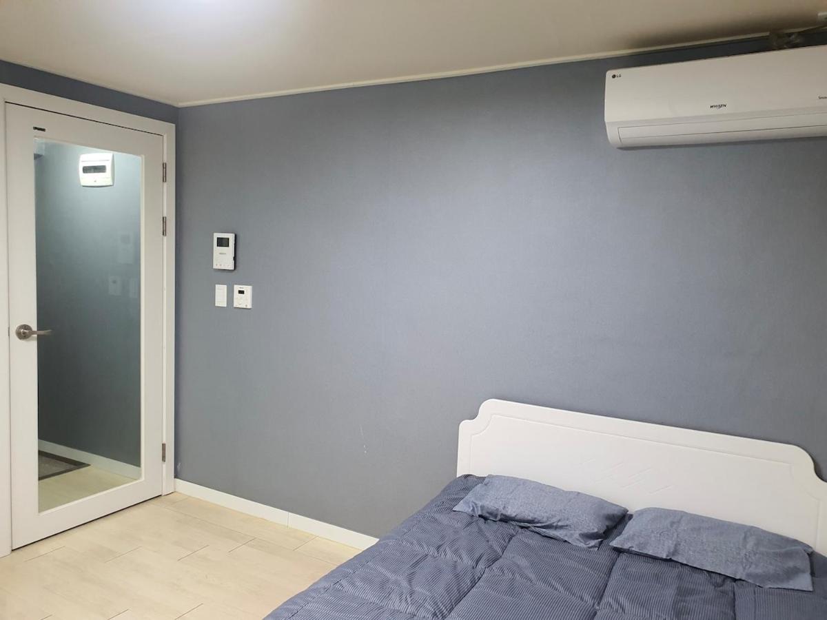 D Studio room at Soongsil Univ Entrance Station - 2