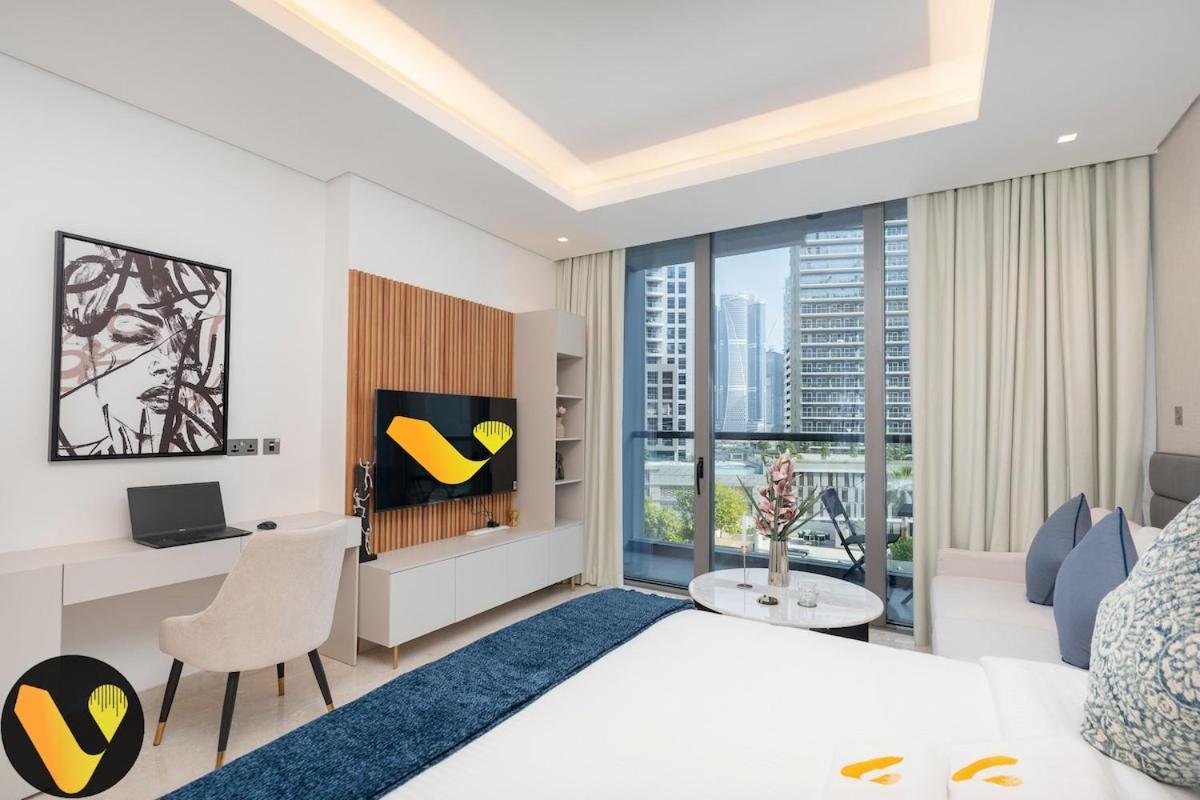 Vogue Vacation Homes, Downtown The Sterling by Omniyat, near Burj Khalifa and Dubai Mall, Studio Apartment with Balcony and Access to all Amenities - 2