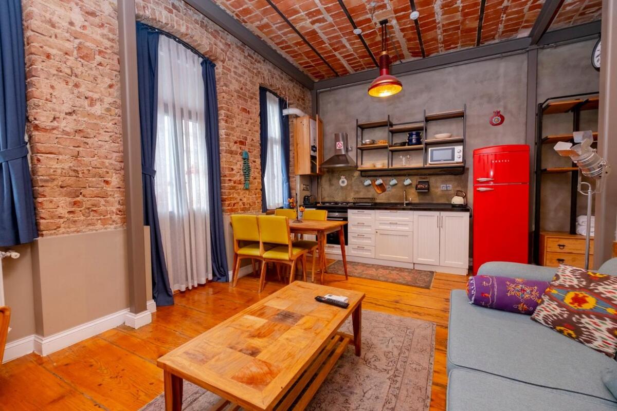 High Ceiliing and Stylish Flat - 4