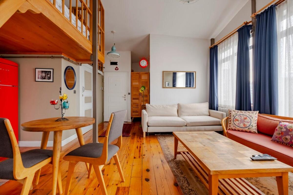 High Ceiling Apartment with Large Balcony - 4