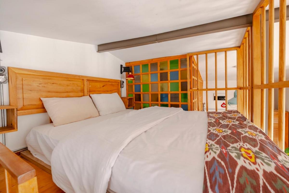 High Ceiling Apartment with Large Balcony - 2