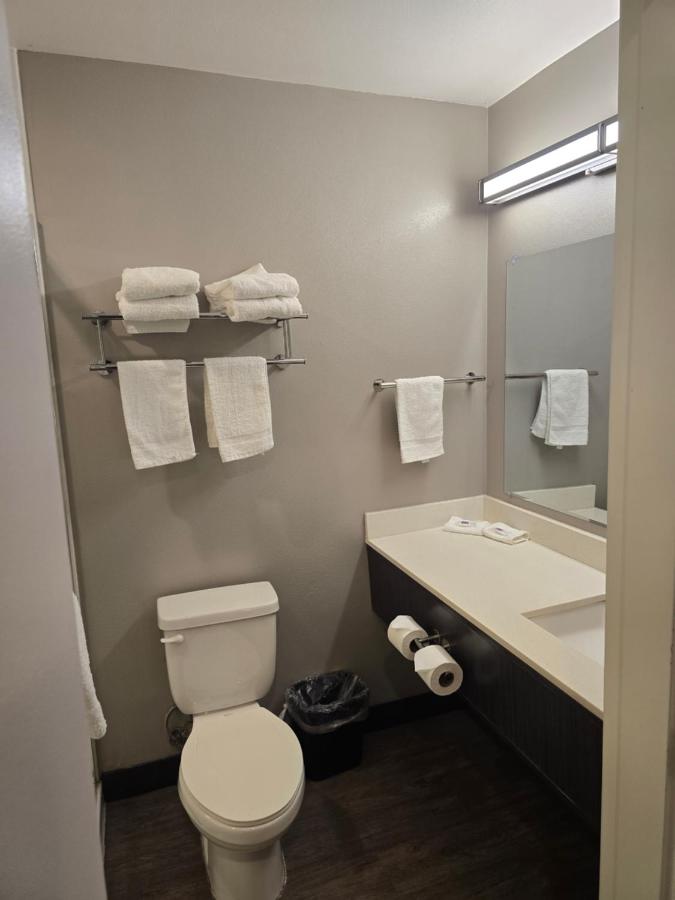 ALVARADO PALMS MOTEL — photo 13