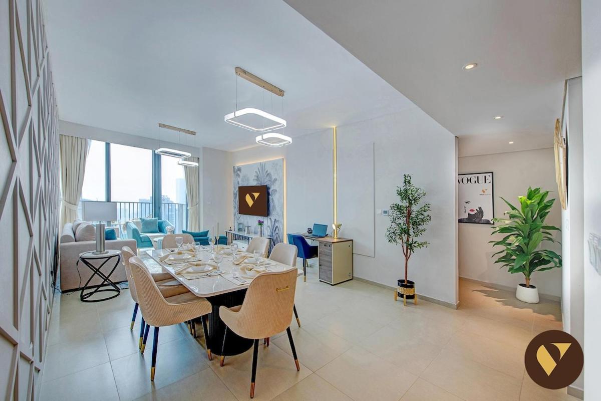 Vogue Vacation Homes, Downtown Boulevard Heights near Dubai Mall and Burj Khalifa, Two Bedroom Apartment with balcony and Access to all Amenities - 2