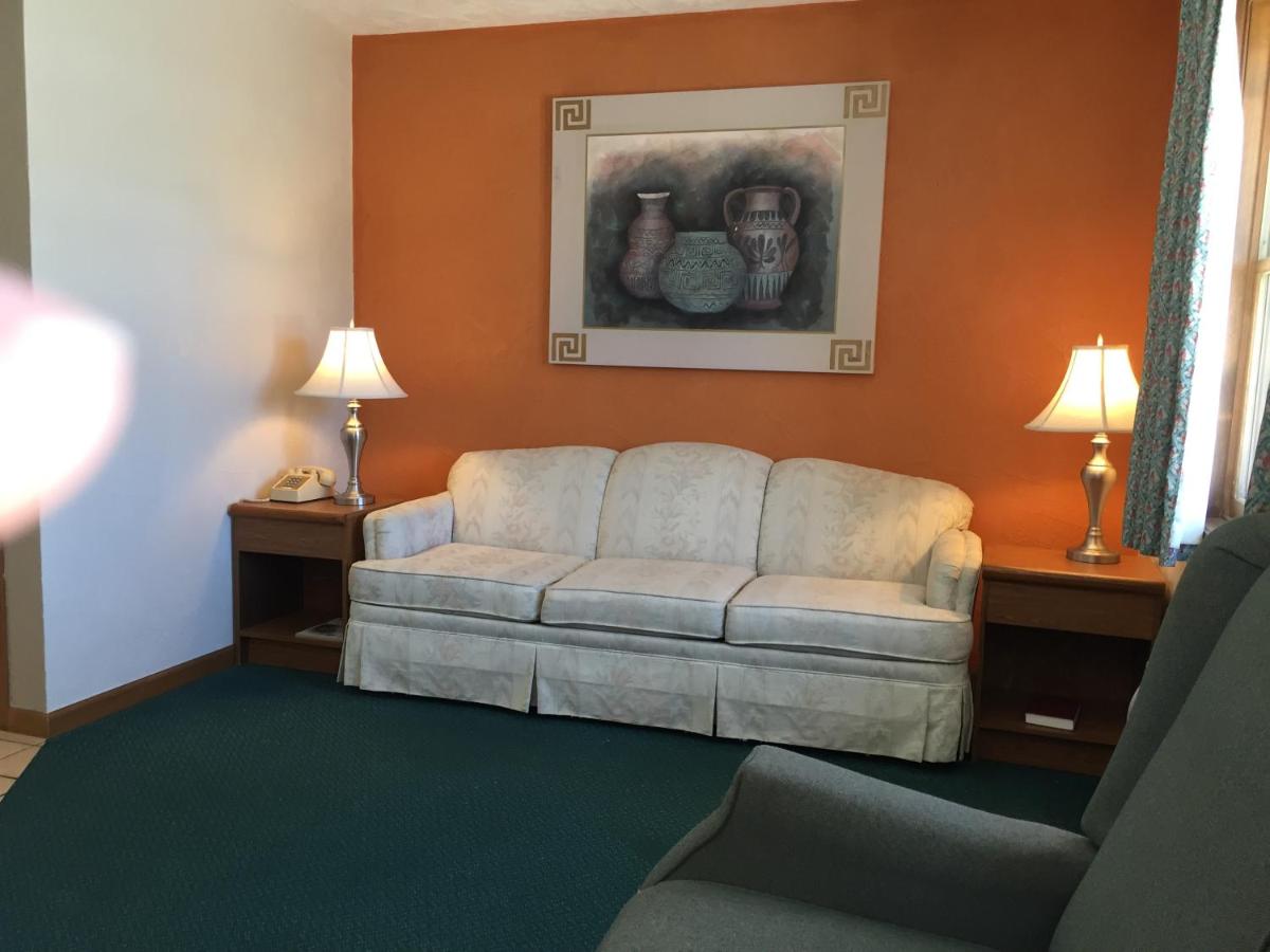 East Street Inn & Suites — photo 16