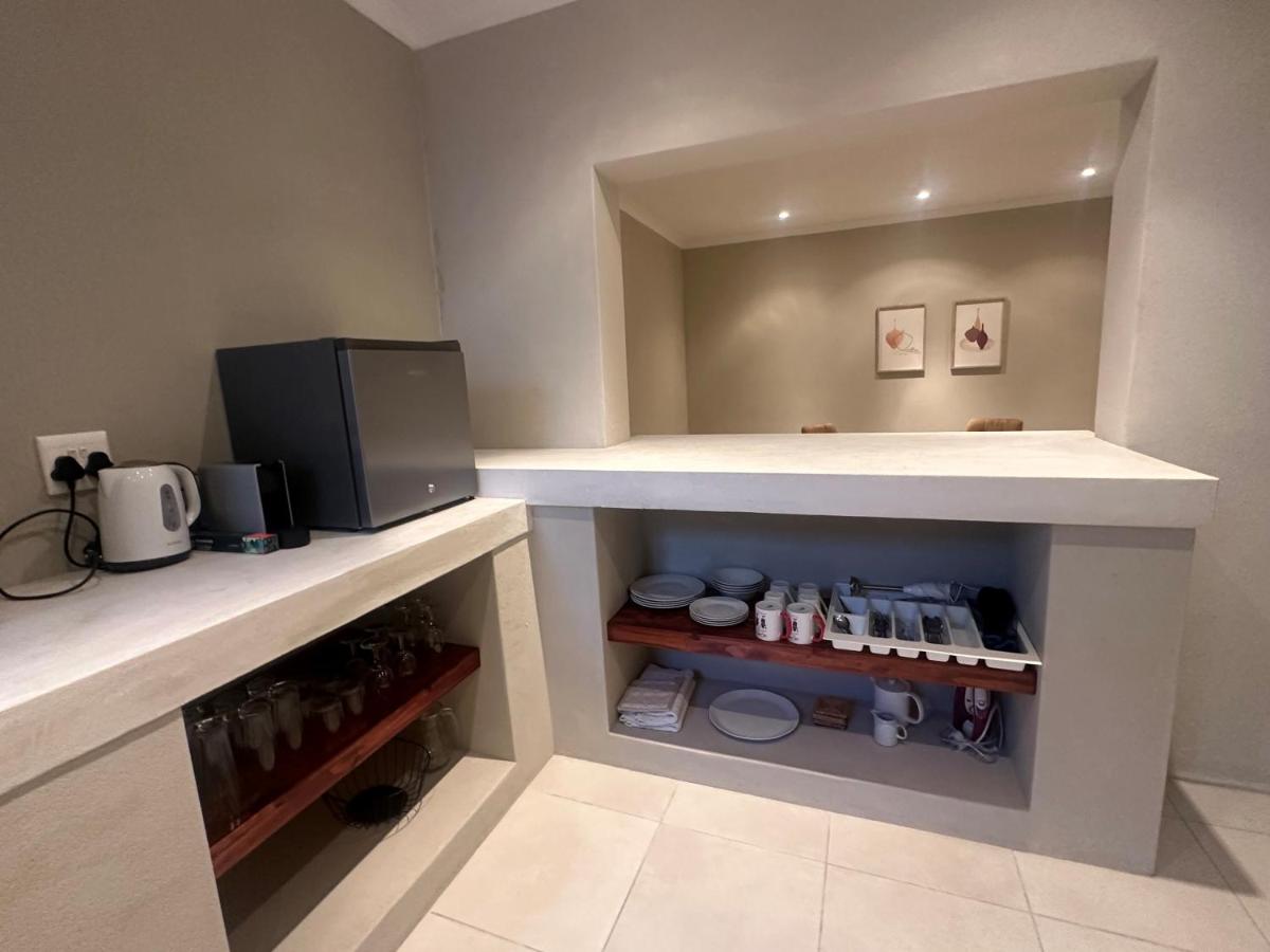 Sea Point flat - 130m2 in basement with patio - 3