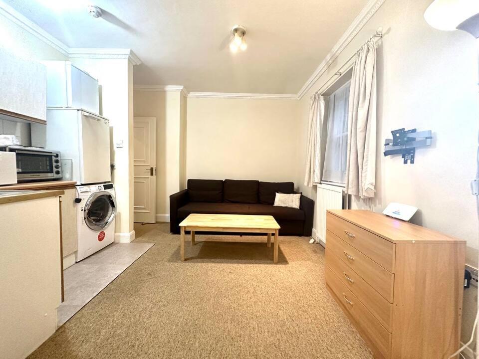 Studio flat in Paddington London - 4