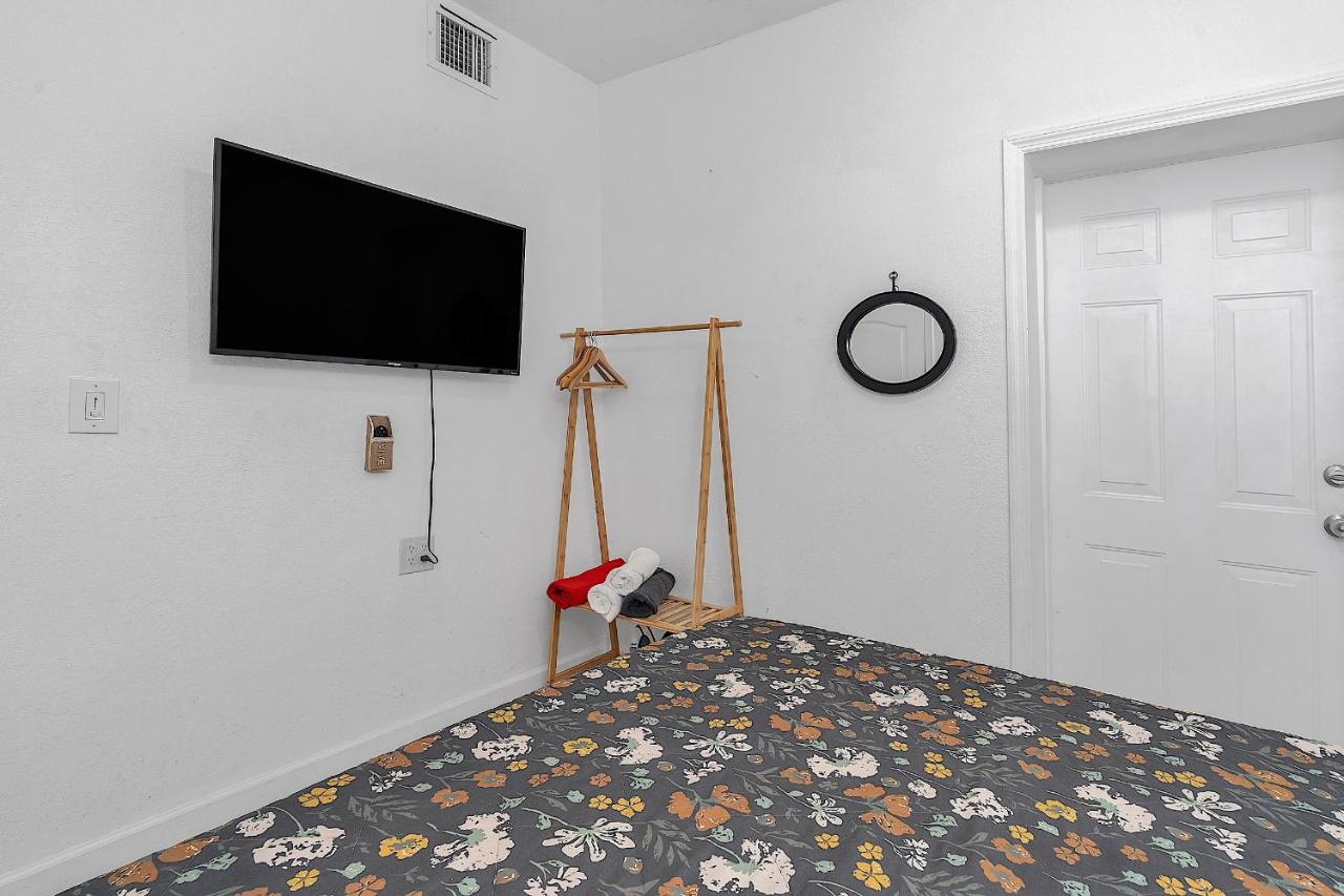 Private room in Little Havana - 5