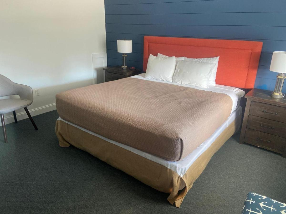 Flagship Inn — photo 12