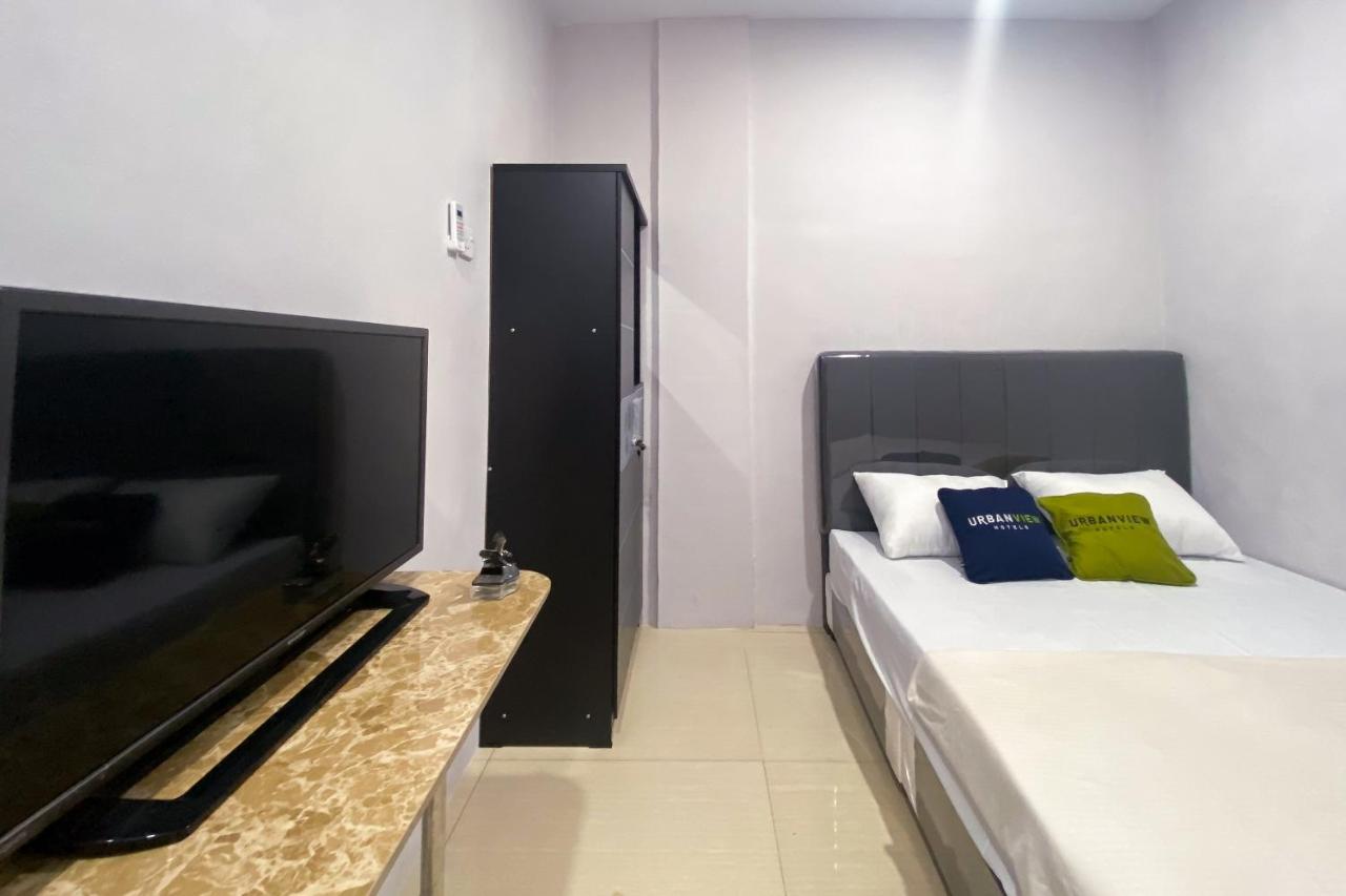 Urbanview Hotel near DC Mall Crown Homestay Batam - 3