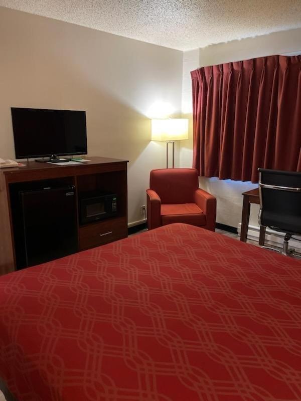 Bldg. 560, High Desert Inn — photo 14