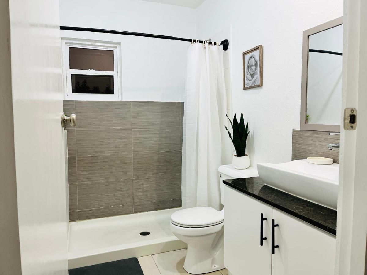 Chic Retreat BB, Bright, Gated 2BR Condo with pool and wifi - 3