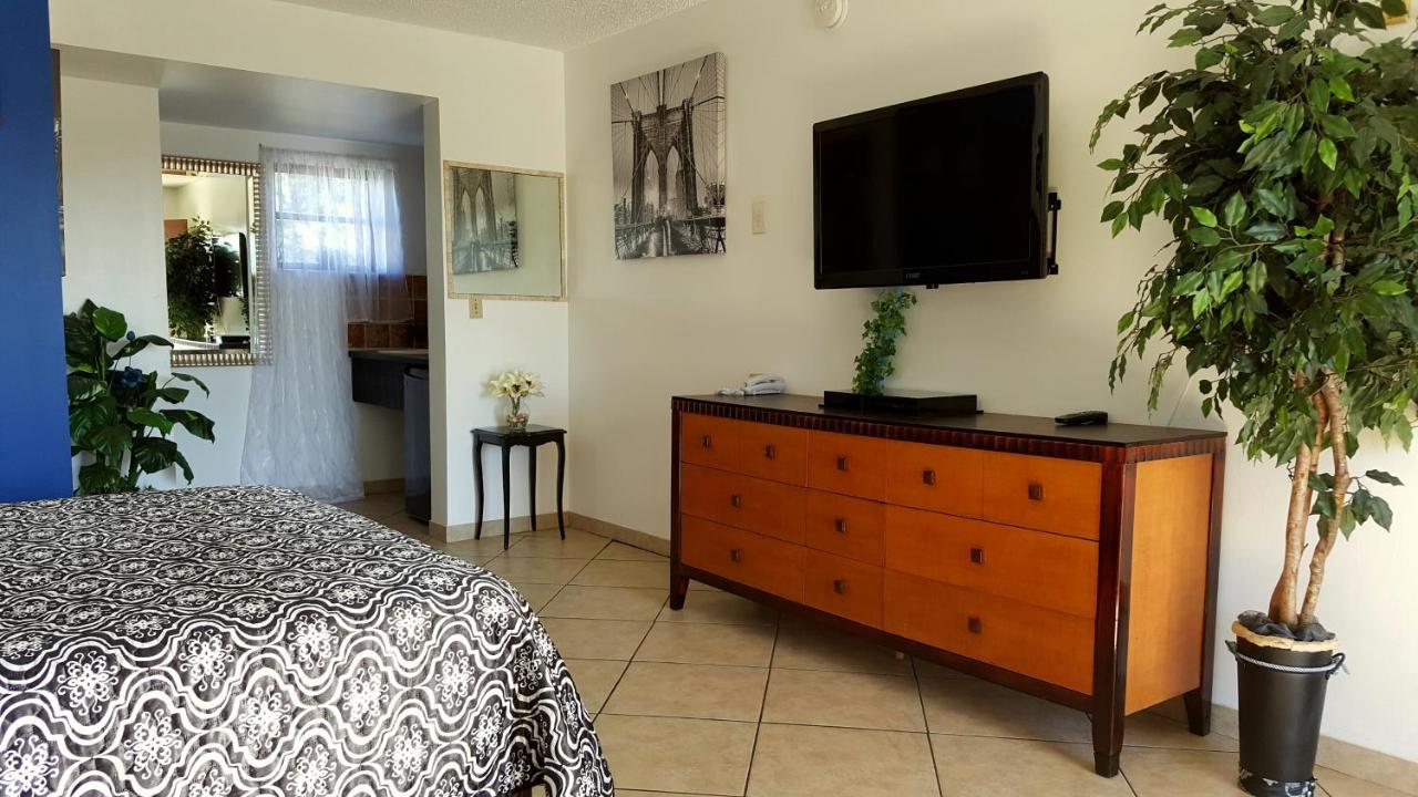 Lago Motor Inn Lake Worth Beach — photo 23