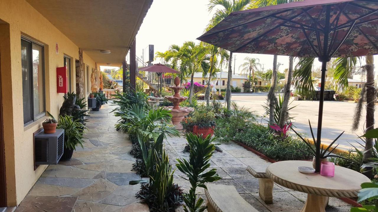 Lago Motor Inn Lake Worth Beach — photo 11