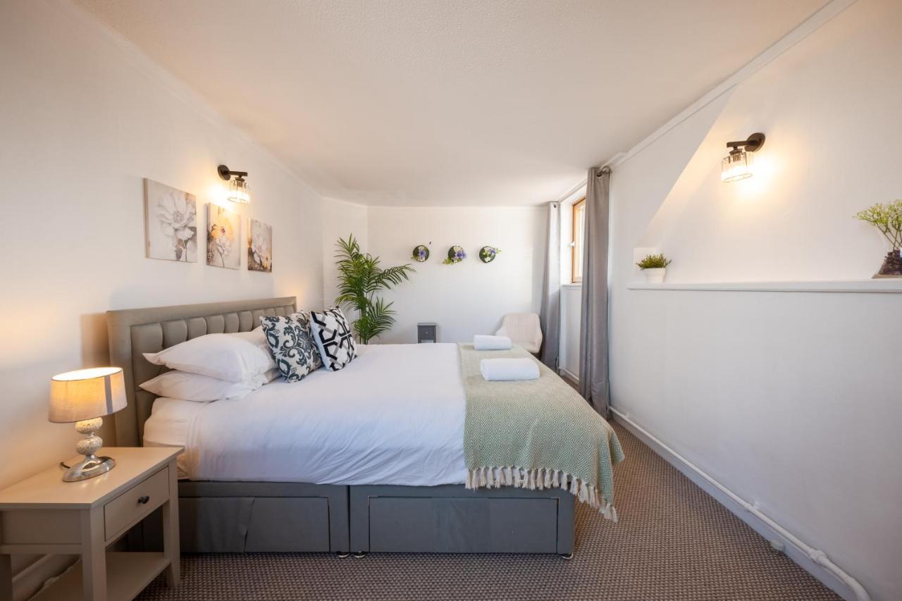 3 Bed Luxury Property in Chelsea, 2 King Size Bed, 1 Double Bed, ideal for families - 2