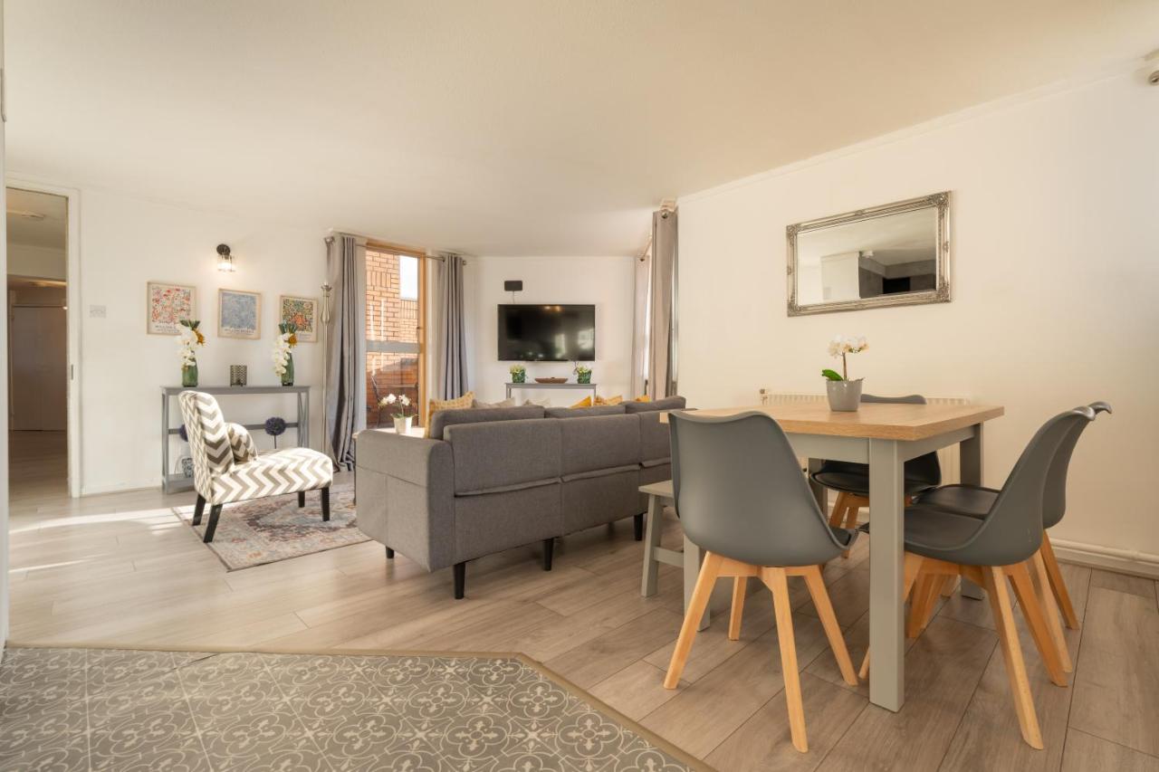 3 Bed Luxury Property in Chelsea, 2 King Size Bed, 1 Double Bed, ideal for families - 5