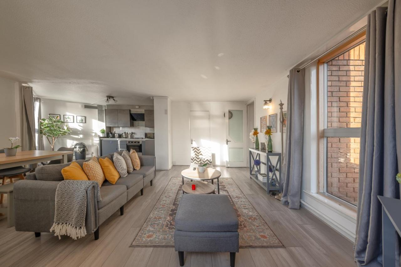 3 Bed Luxury Property in Chelsea, 2 King Size Bed, 1 Double Bed, ideal for families - 4