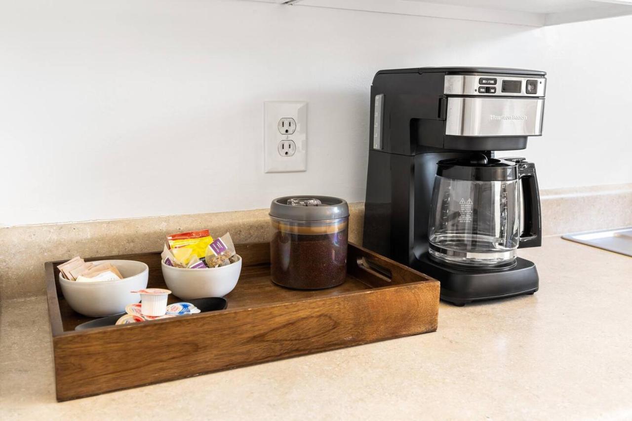 Perfect Sleep 20 Downtown 10 Queen Beds - 4