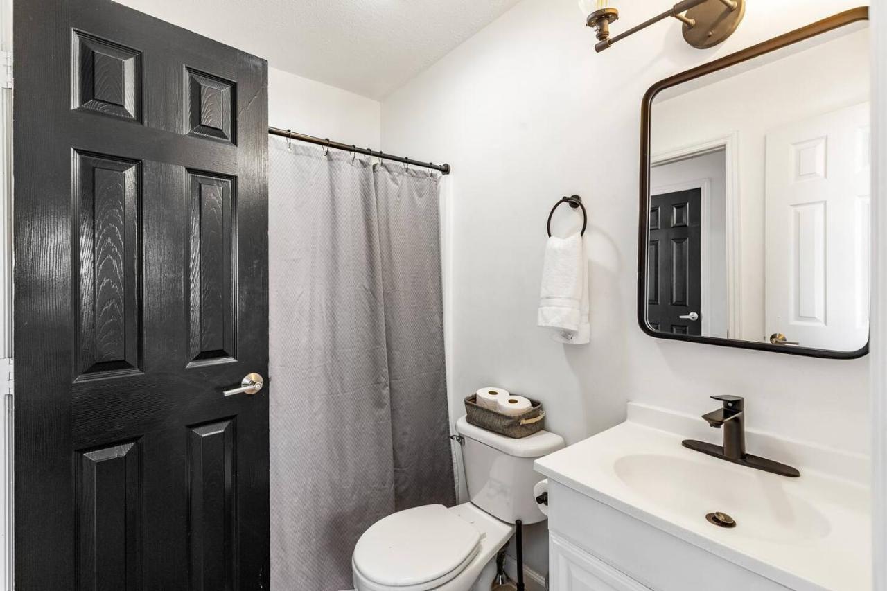 Perfect Sleep 20 Downtown 10 Queen Beds - 2