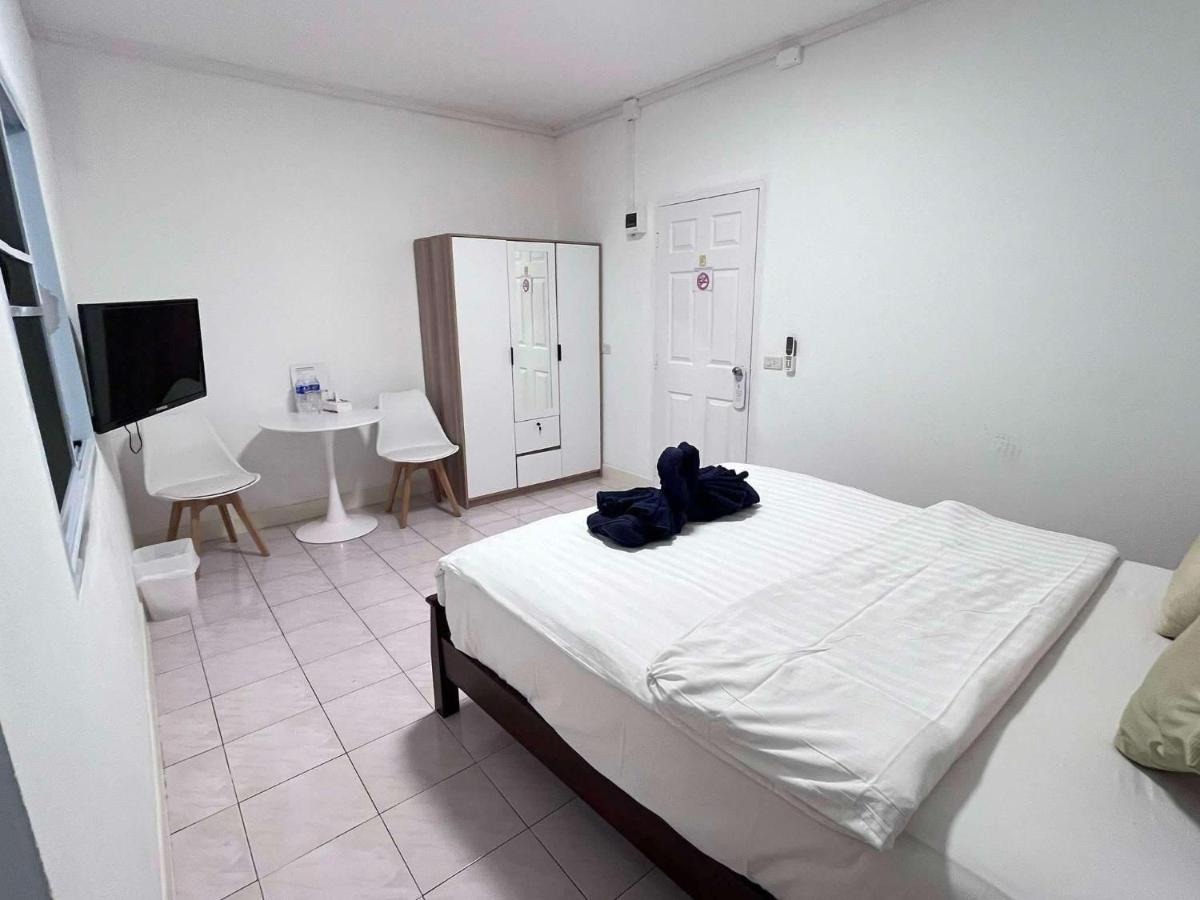 Elephant Sports Bar and Accommodation - 3