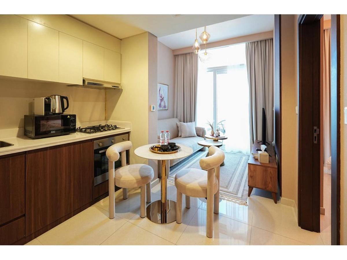 KeyRock Living - Stylish 1BR with Pool Access - 4