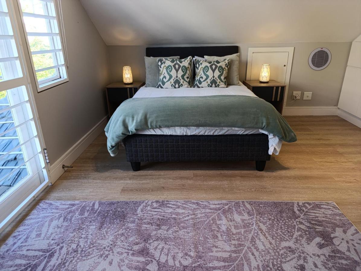 Sea Point Spacious One Bedroom Apartment - 2