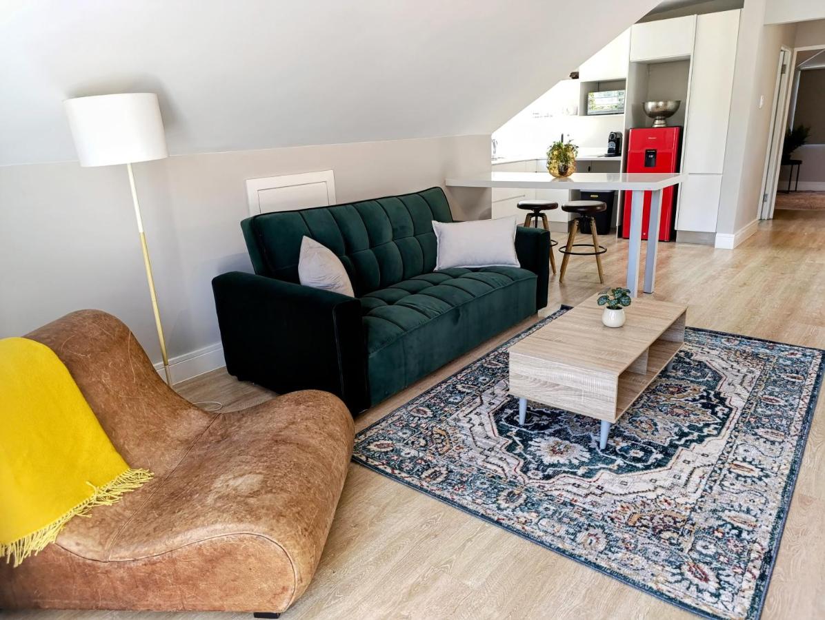 Sea Point Spacious One Bedroom Apartment - 4