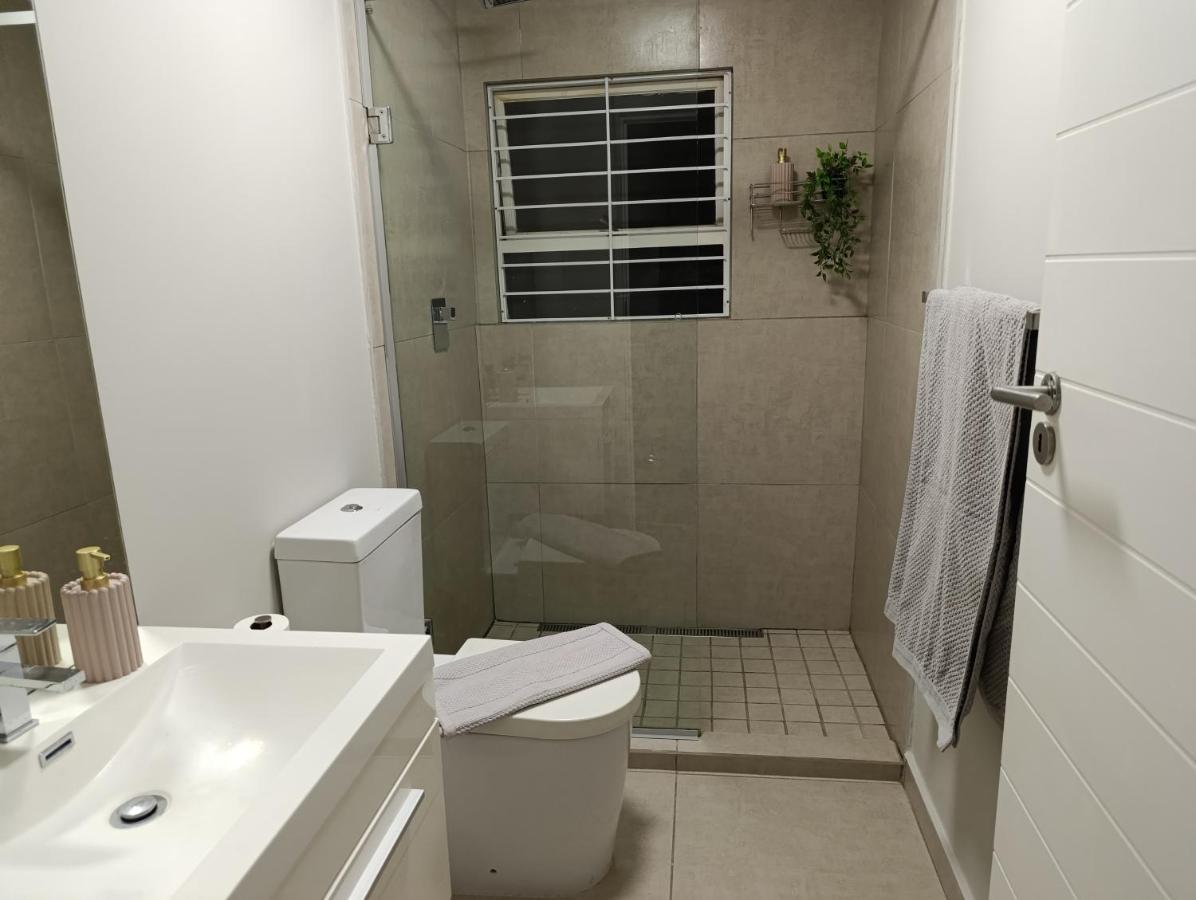 Sea Point Spacious One Bedroom Apartment - 3