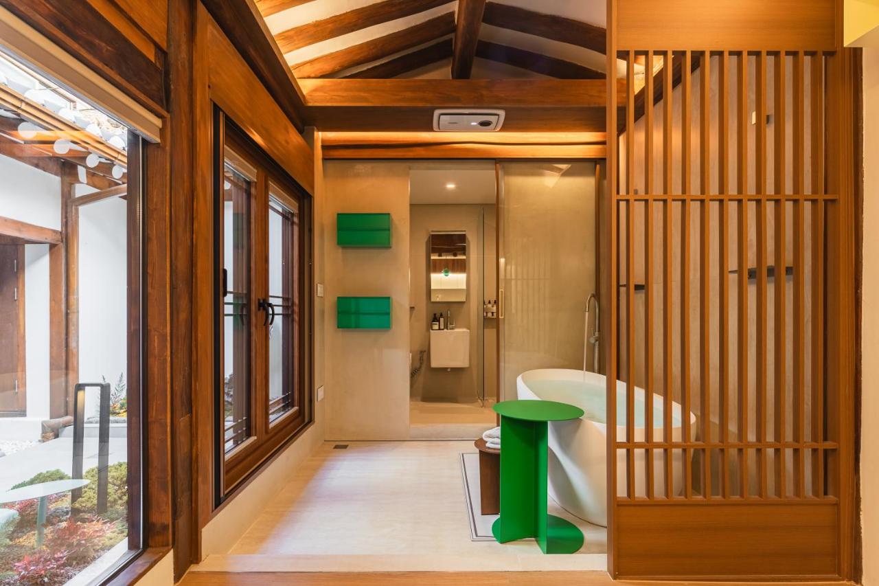 Luxury Hanok Mossy Grove - 3