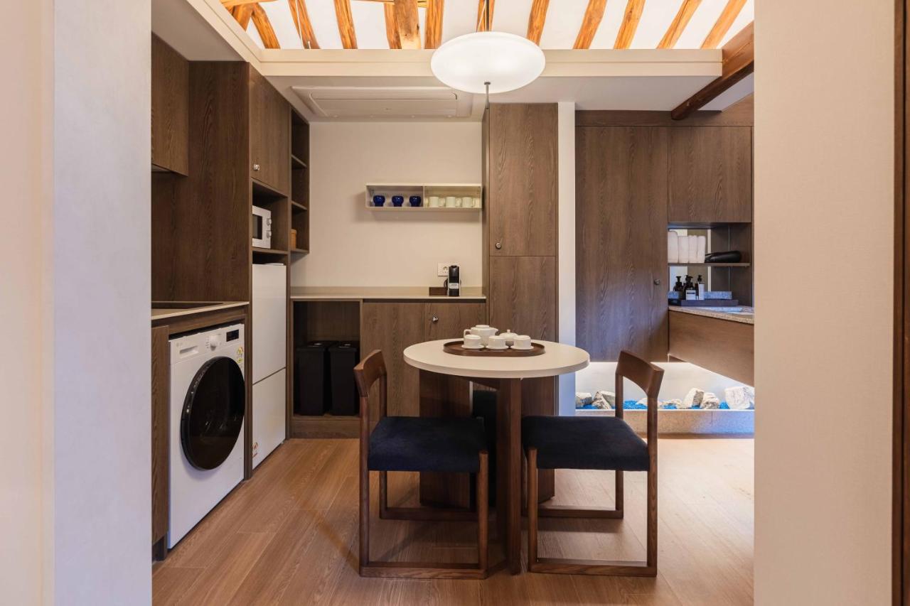 Luxury Hanok Stay Blue Dot - 5