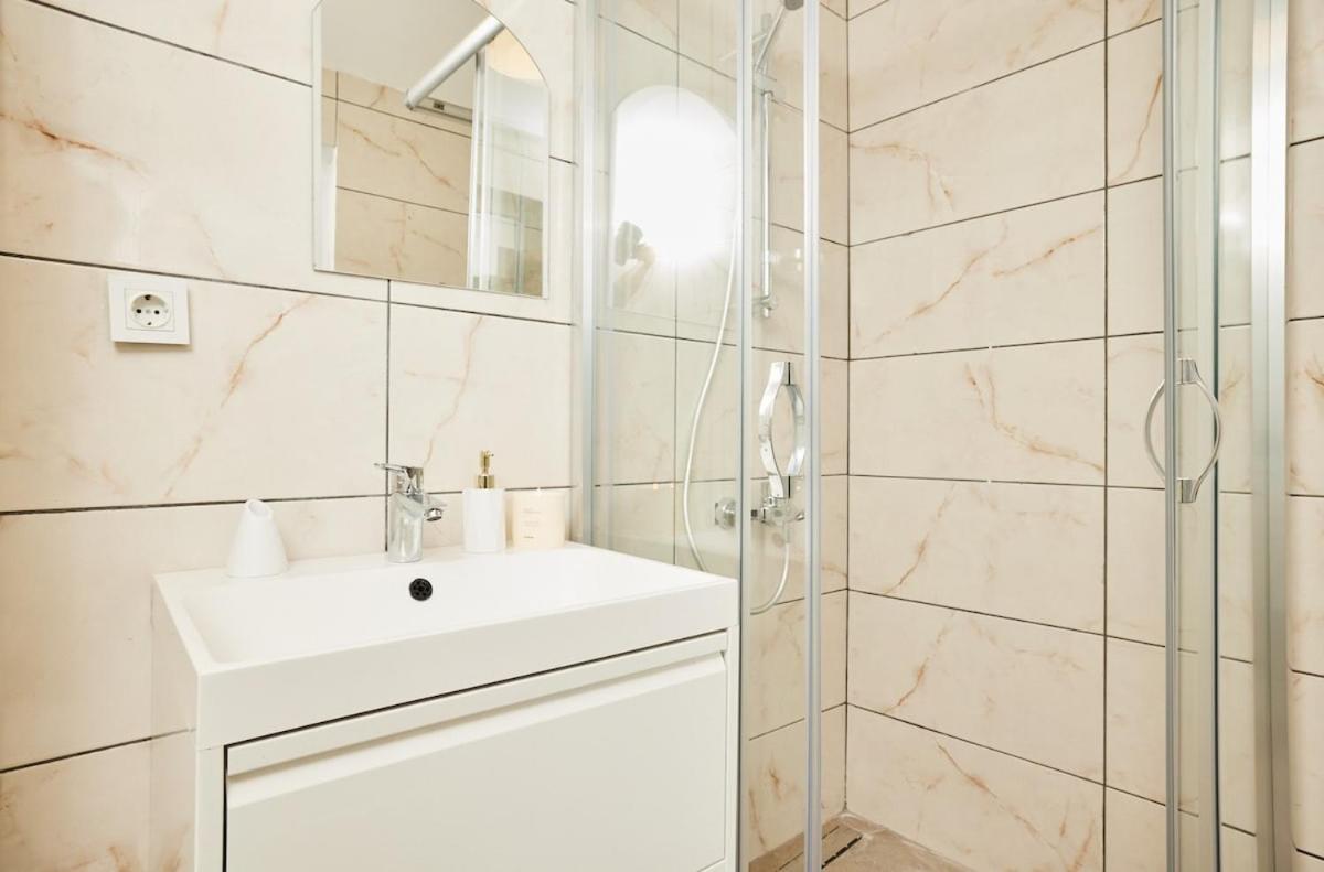 Stunning 3BR 3Bathroom 3AC near Metro D2 - 3