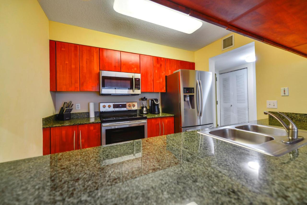 Relax & Live The Miami Exp in Our Comfy Condo - 4