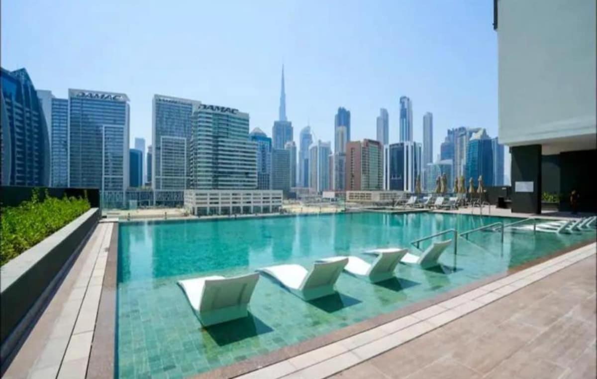 Water Front Apartment, Burj Khalifa Views - 3