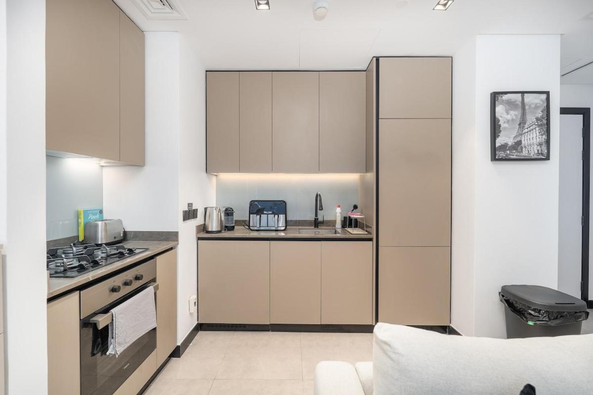 Water Front Apartment, Burj Khalifa Views - 5