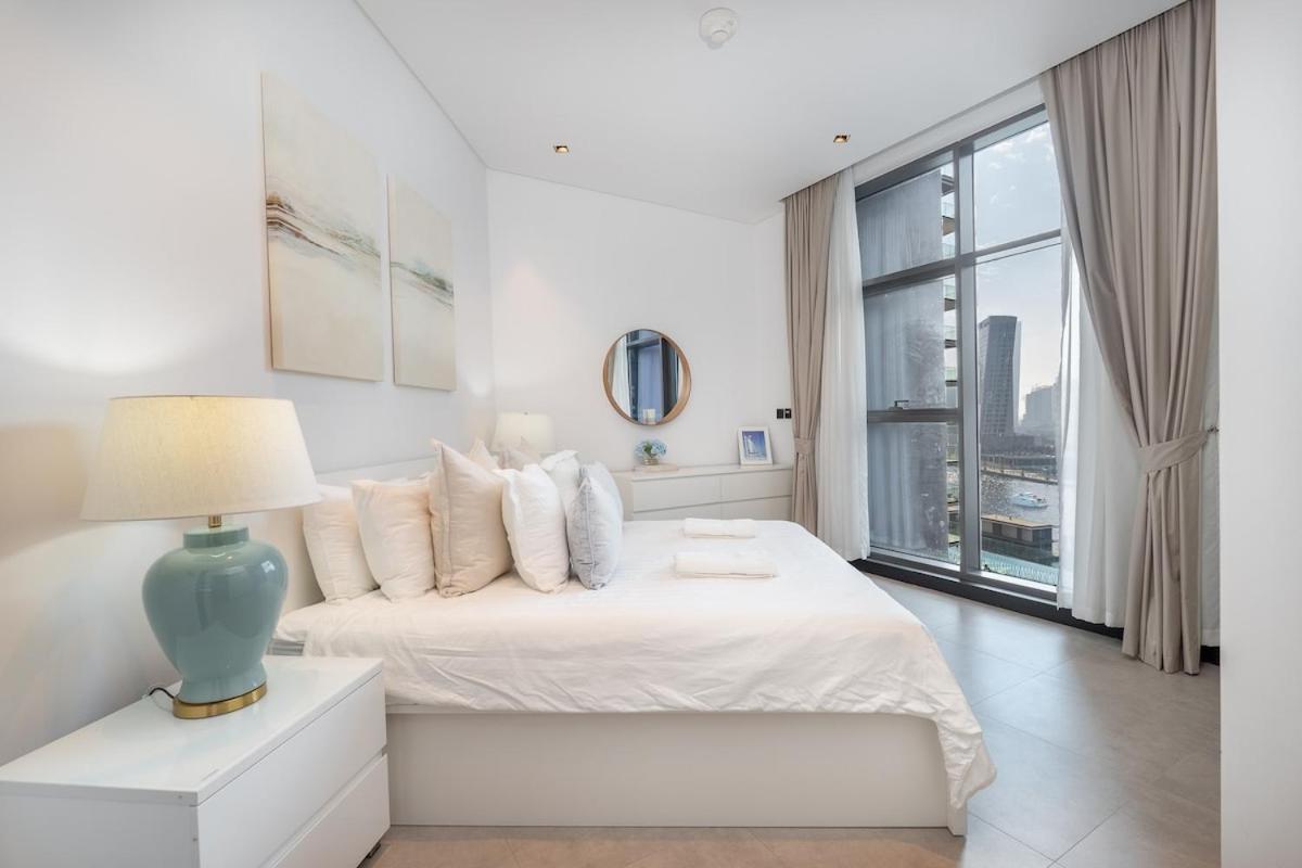 Water Front Apartment, Burj Khalifa Views - 2