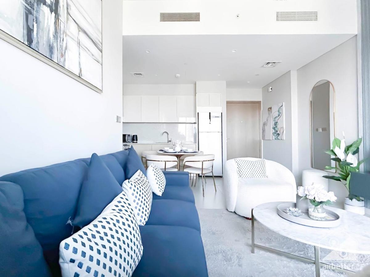 Luxurious Burj Royale 1B Apt With Balcony & City Views - 4