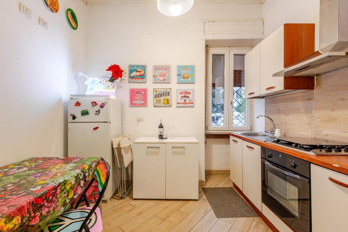 Artistic colorful Apart Vatican Museums - 4