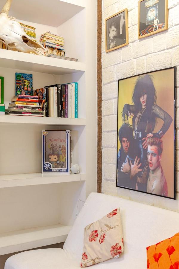 Artistic colorful Apart Vatican Museums - 5