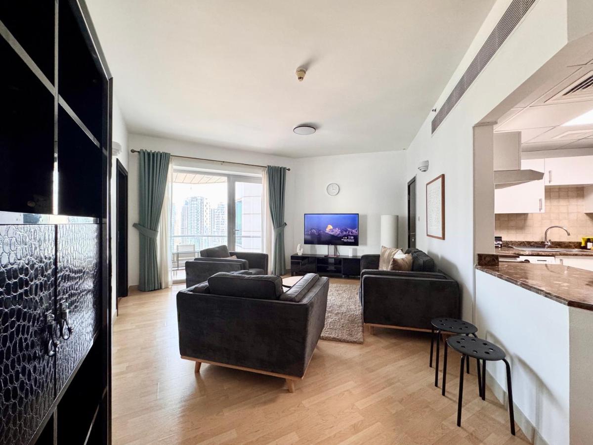 2 Bed Apartment in La Riviera Tower, Dubai Marina near Metro and Mall, 12-min walk to JBR Beach! - 4