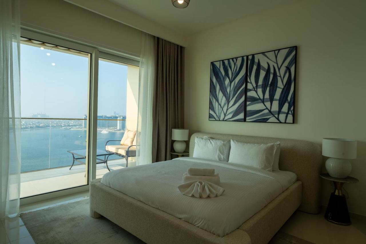 Homes & Beyond I Pristine 2BR with Waterfront view - 2