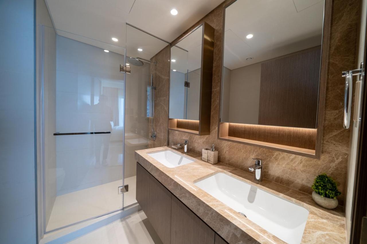 Homes & Beyond I Pristine 2BR with Waterfront view - 3