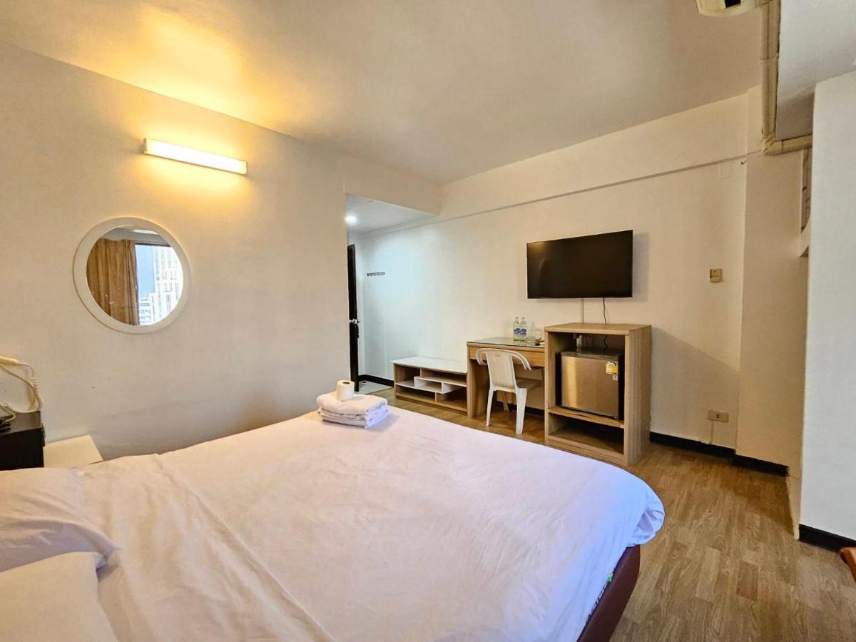 Crown BTS Nana Hotel - 5