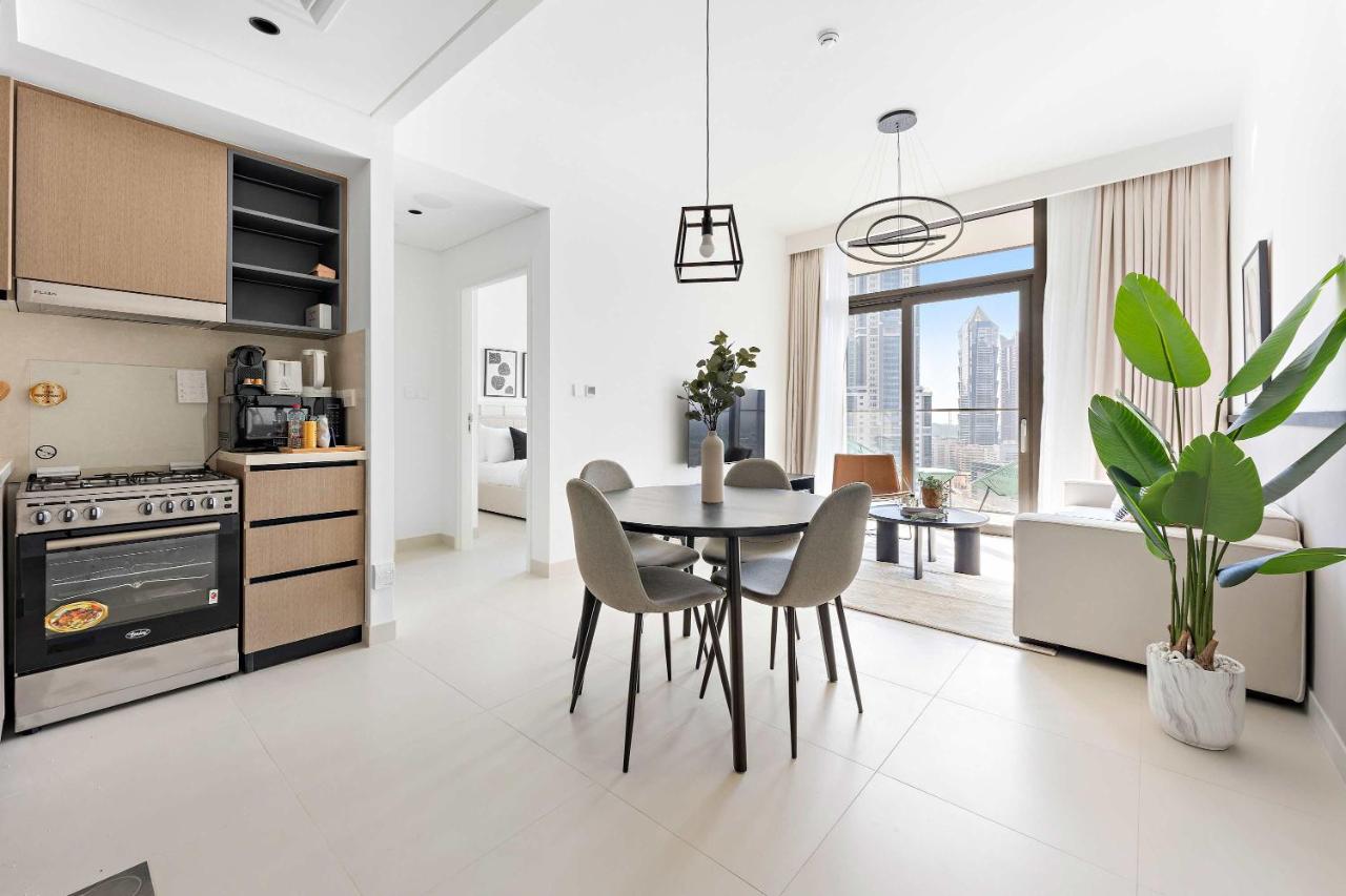 Silkhaus Vacation Homes Upscale 1BR near Burj Khalifa with Balcony - 3