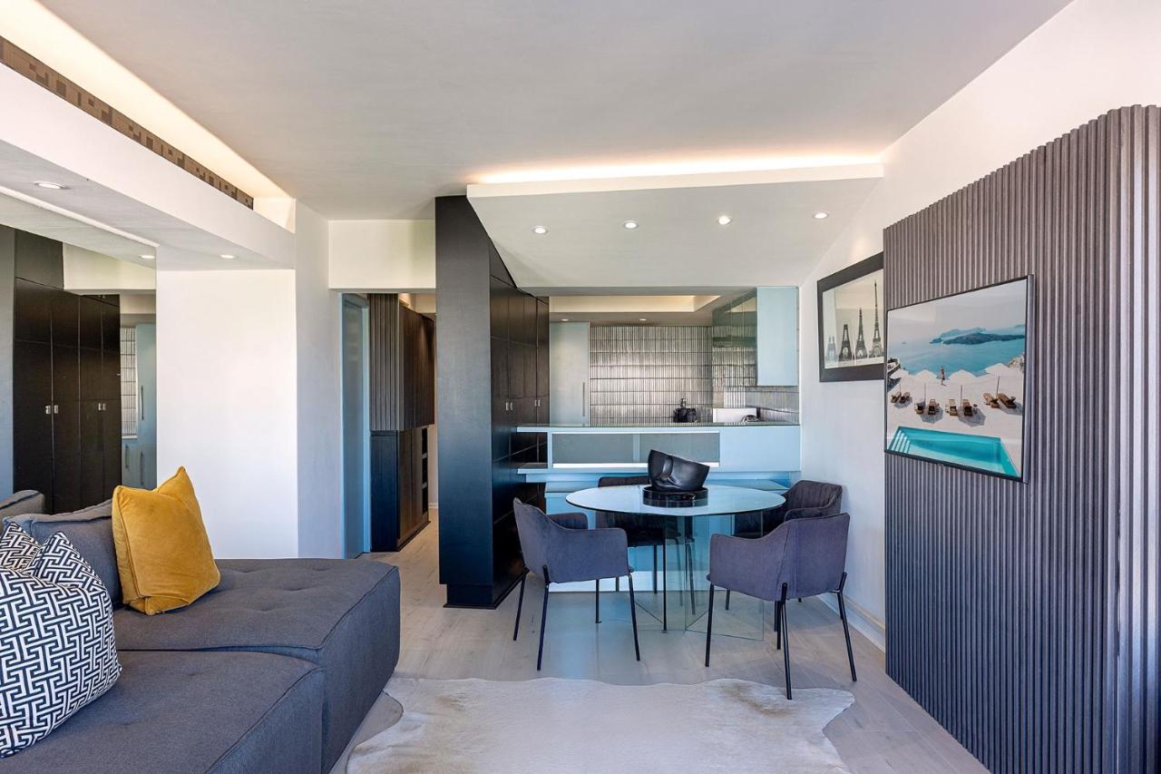 Clifton YOLO Spaces - Clifton Beachfront Executive Apartment - 3