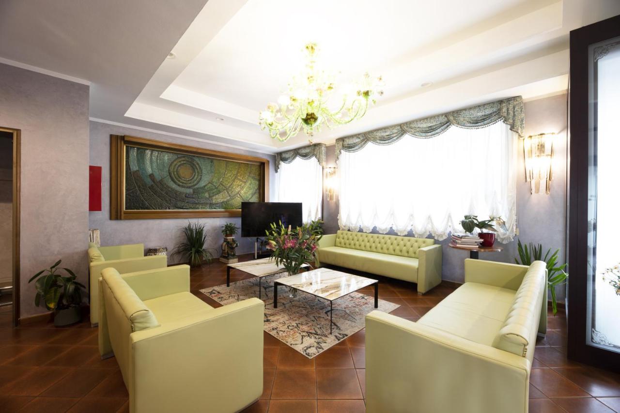 Hotel Vienna - 2