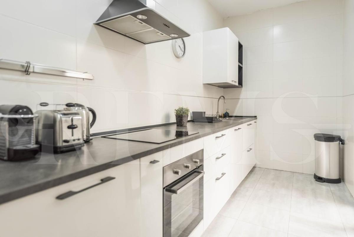 Apartment with parking and patio - Center by REMS - 2