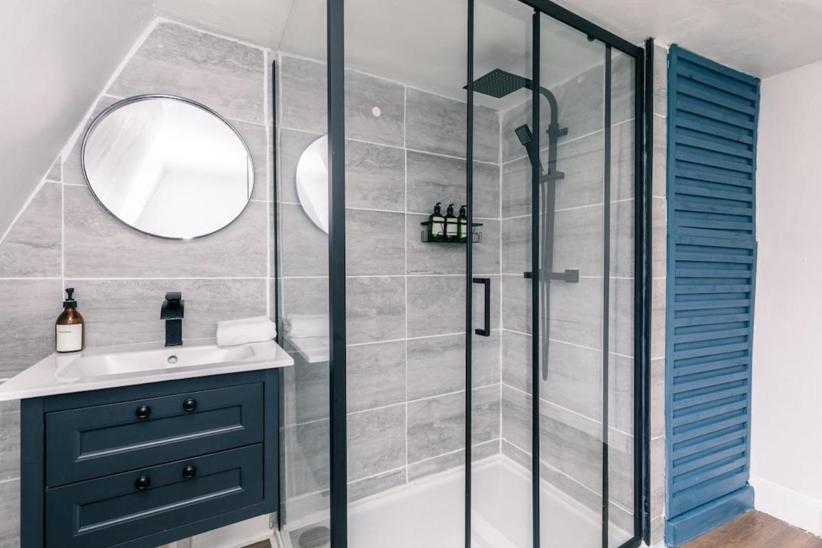 Stylish Loft Retreat in Bath - 3