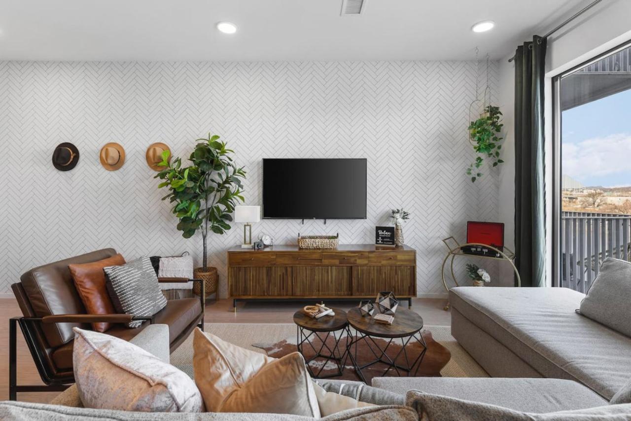 Luxury Riverview Condo with Patio Walk to Broadway - 4