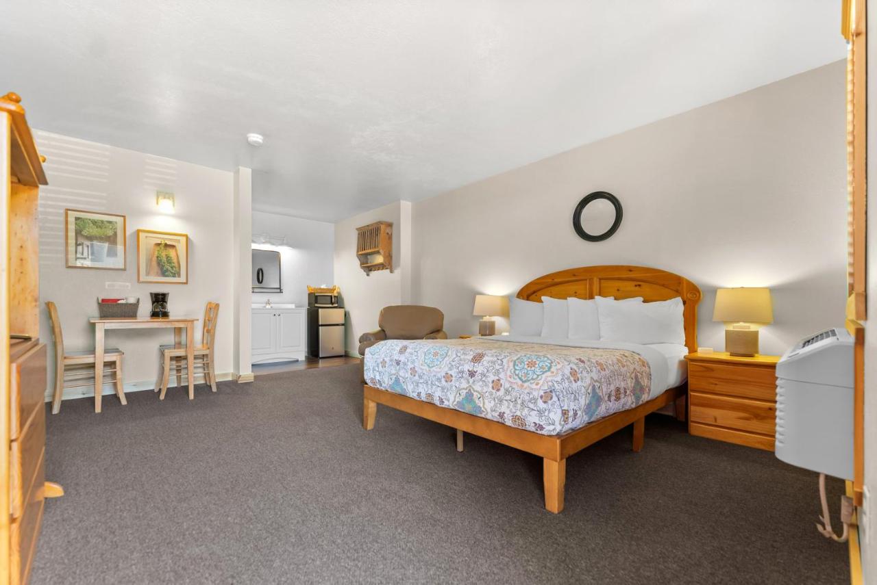 Mt Gardner Inn — photo 23
