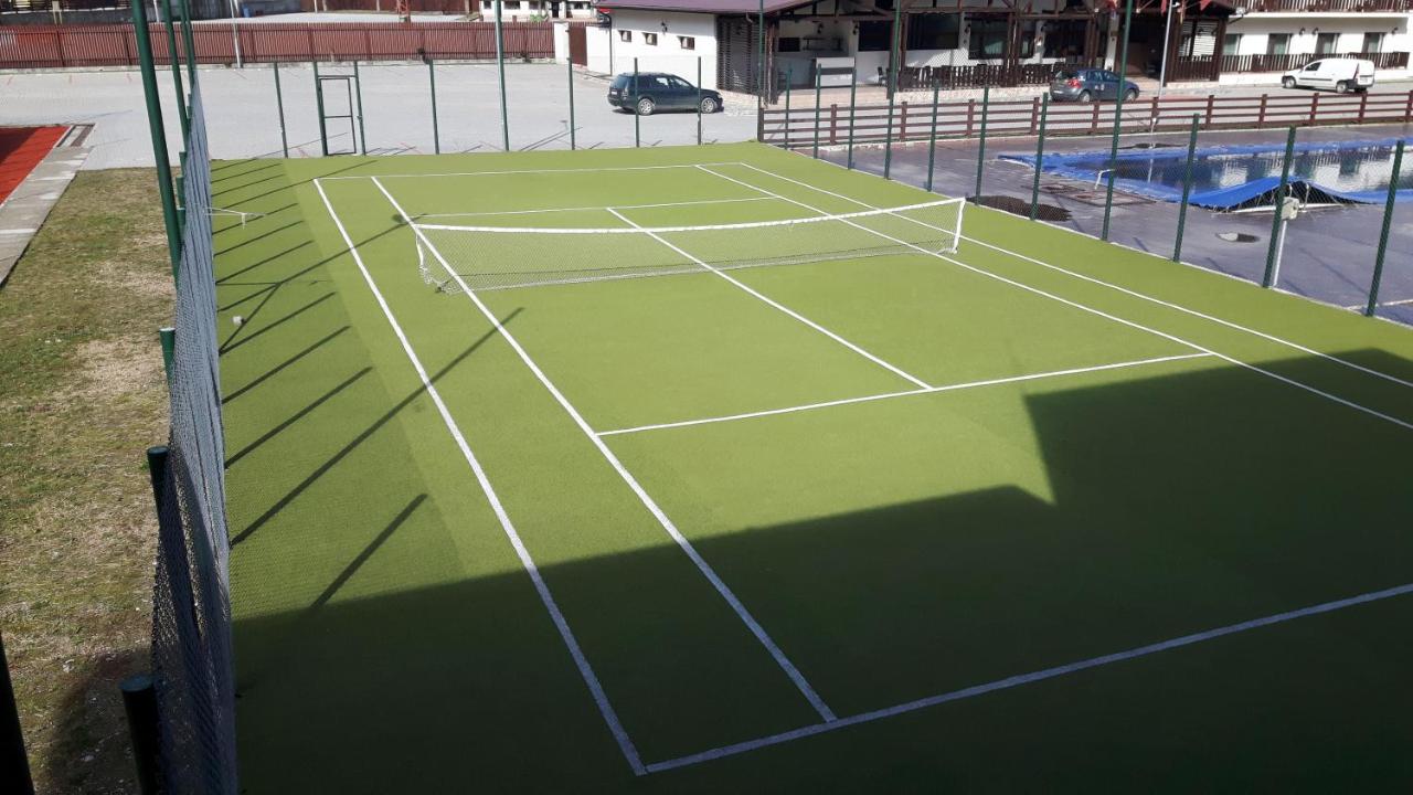 Tennis court: Hotel Class