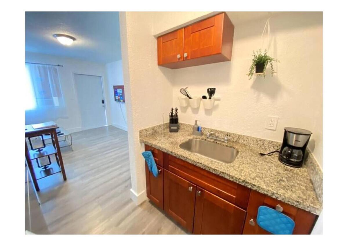 Cozy Place Near Design District - 2 - 4